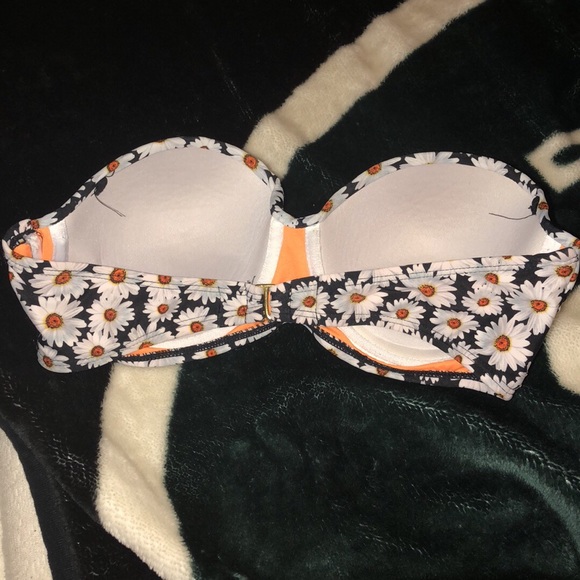 Daisy bikini top XL - Picture 2 of 3